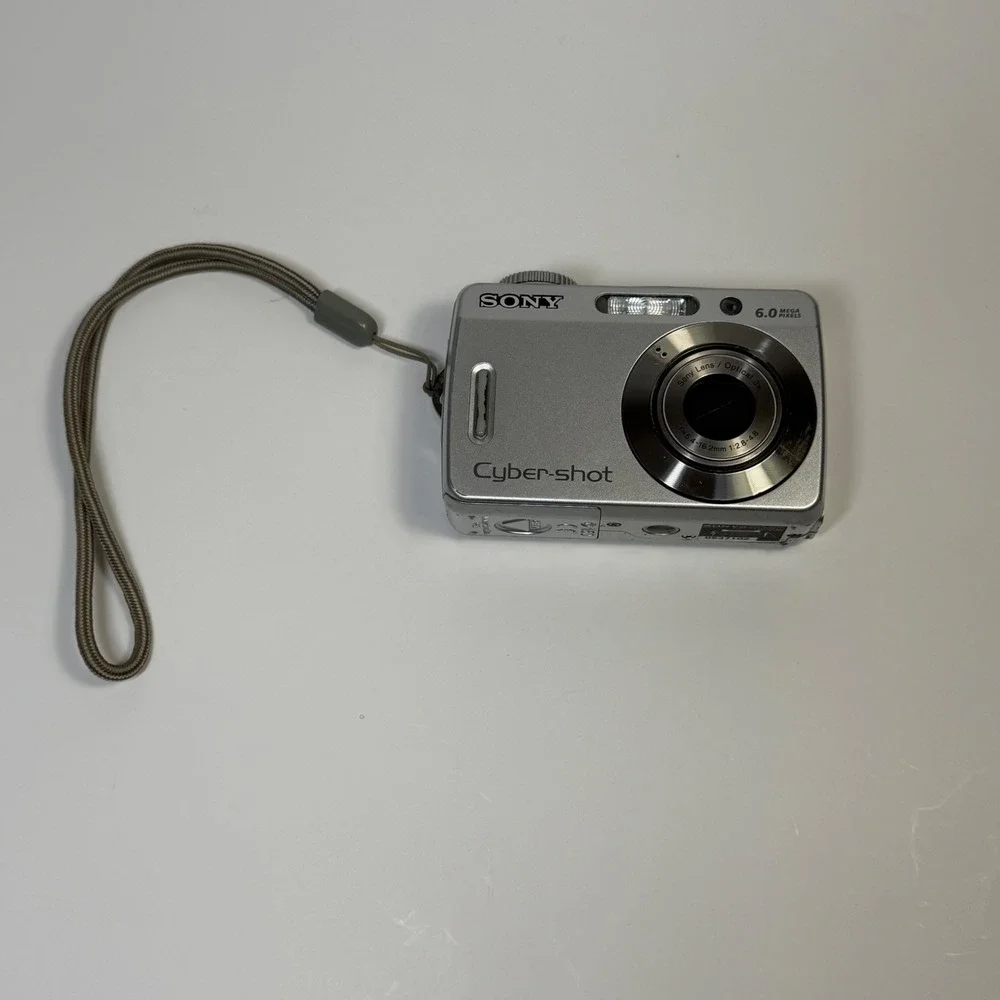 Sony Cyber-shot DSC-S500 6.0MP Digital Camera Silver 3x Optical Zoom Compact